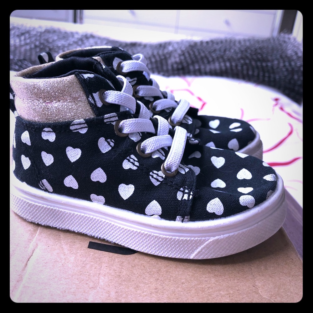 Toddler girls sneakers size 5. Excellent condition